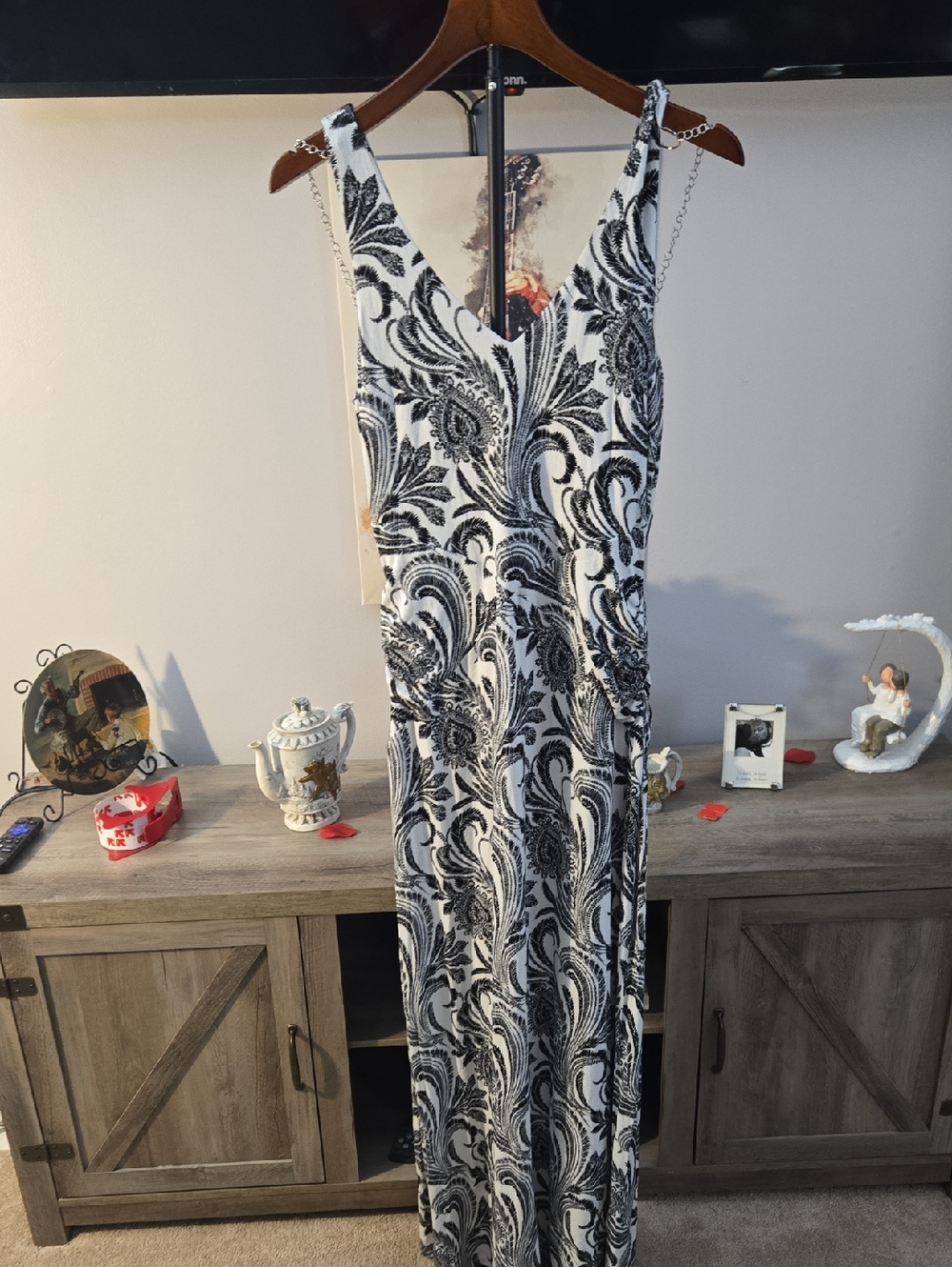 INC International Concepts Black & White Paisley V‑Neck Maxi Dress